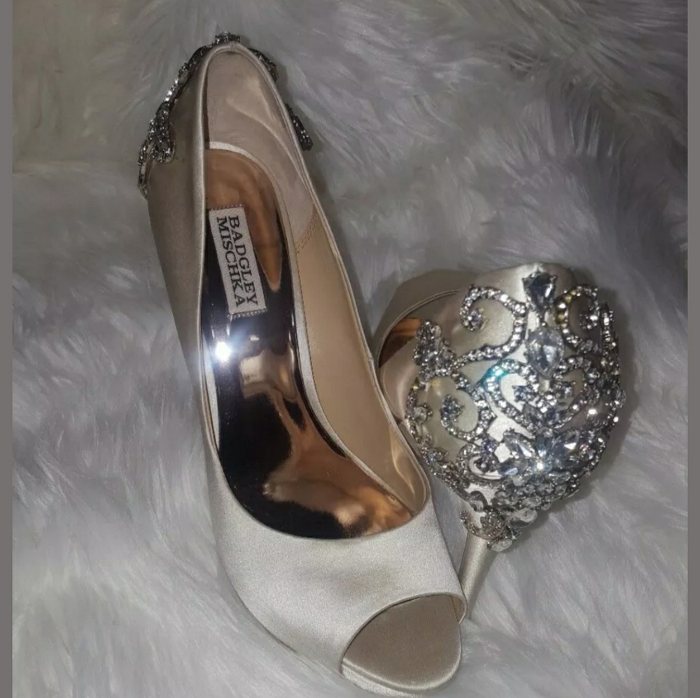 Badgley Mischka Light Gold Peep Toe Heels Shoes 11